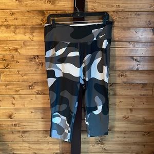Black Camo Nike Capri Leggings